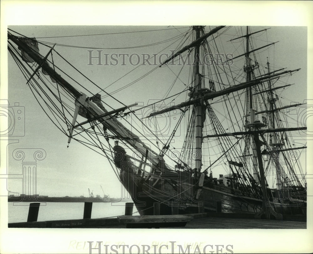 1987 Press Photo The H.M.S. Bounty at port, Alabama- Historic Images