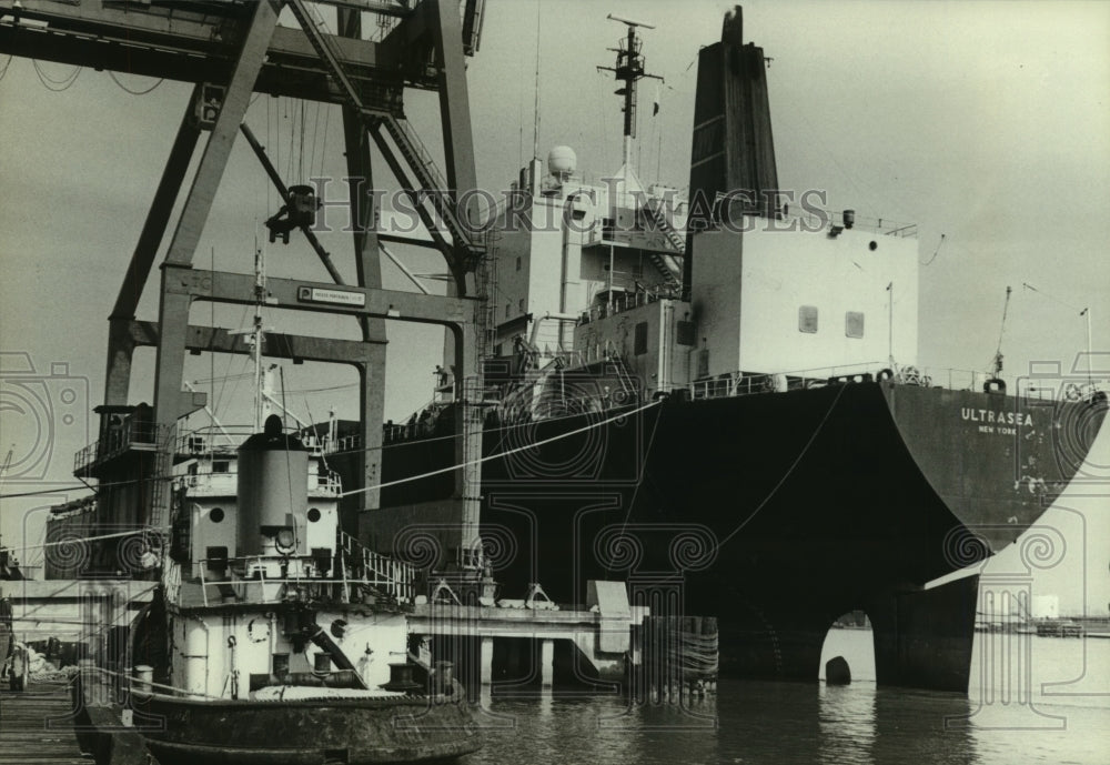 1987 Press Photo The ship Ultrasea at docks, Alabama- Historic Images