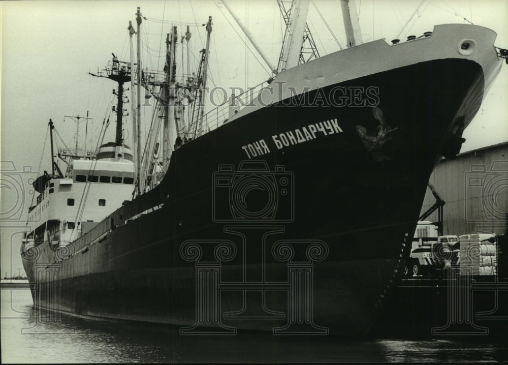 1984 Press Photo Soviet freighter Tonya Bonarchuk at dock, Mobile, Alabama- Historic Images