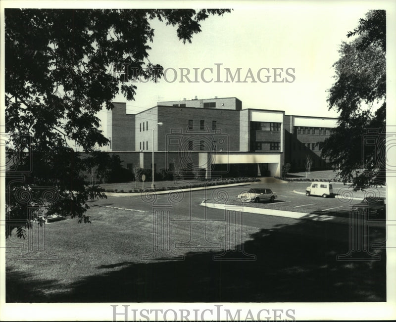 Load image into Gallery viewer, Press Photo Exterior of Searcy Hospital, Alabama - amra05370
