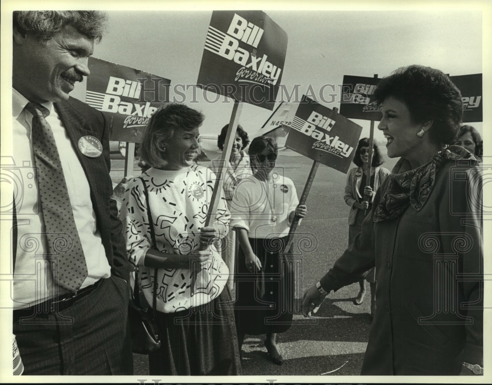 1986 Press Photo Lucy Baxley greeting Bill Baxley supporters, Alabama- Historic Images