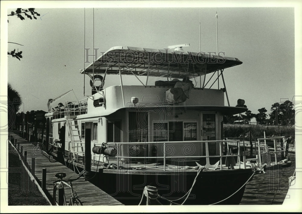 1987 Press Photo Cruising yacht Slingshot confiscated by US Marshals, Alabama- Historic Images