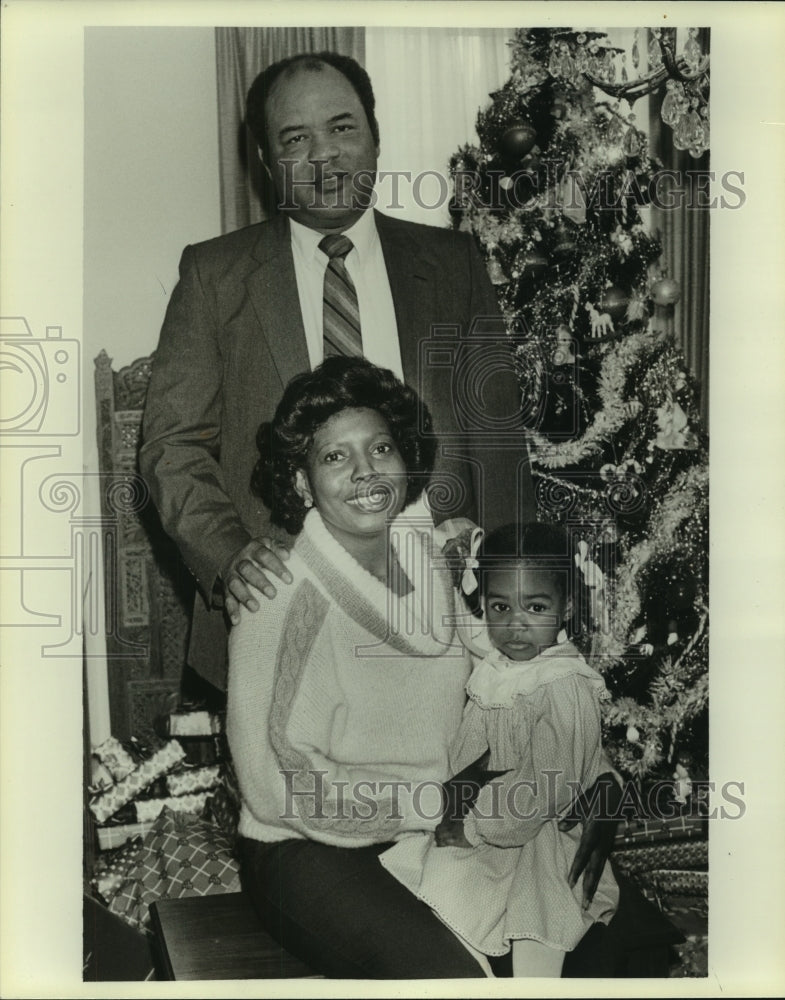 1987 Press Photo Cain Kennedy &amp; family, Alabama- Historic Images