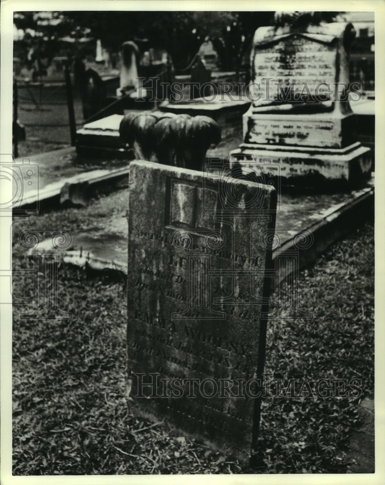 1984 Press Photo Old gravestones at Church Street Cemetery in Alabama - Historic Images