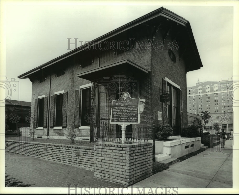 1983 Press Photo Exterior of the Dr. Henry S. LeVert office building, Alabama- Historic Images