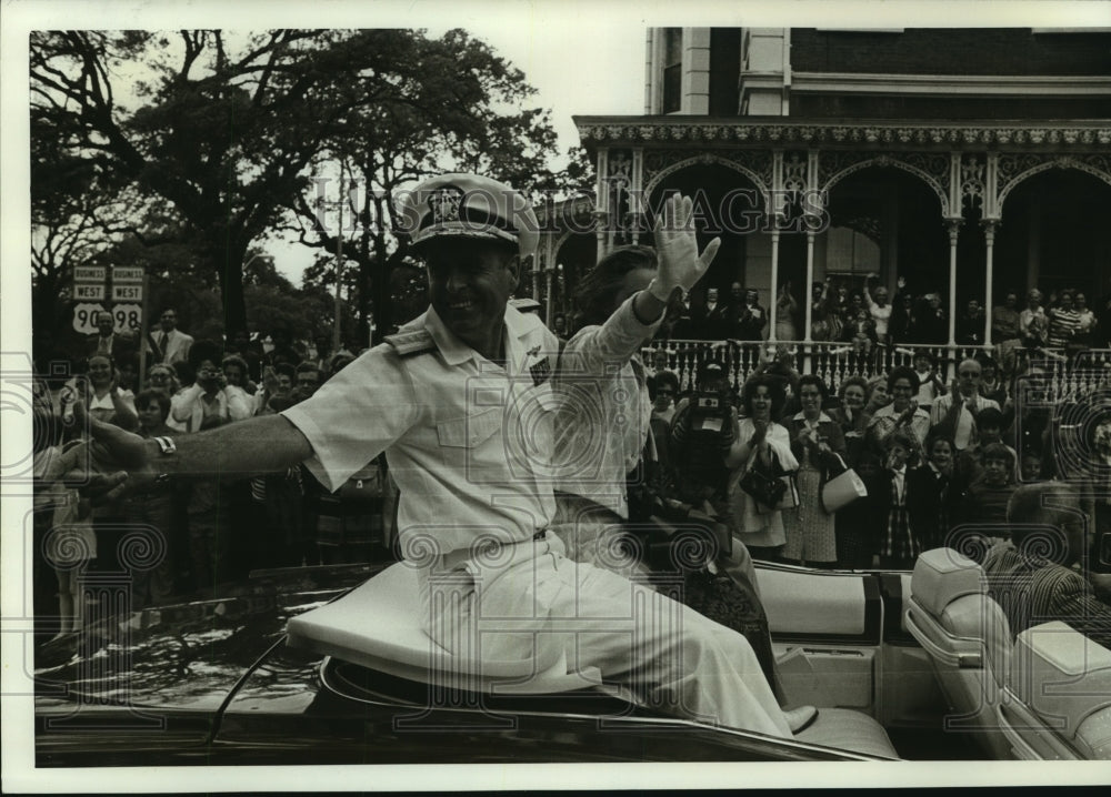 Press Photo Coast Guardsmen rides in convertible in parade in Alabama - Historic Images