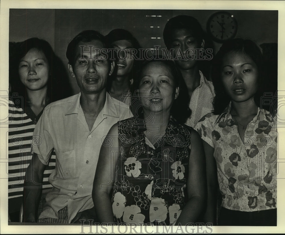 1975 Press Photo Tu Binh Quan family to live in Daphne, Alabama- Historic Images