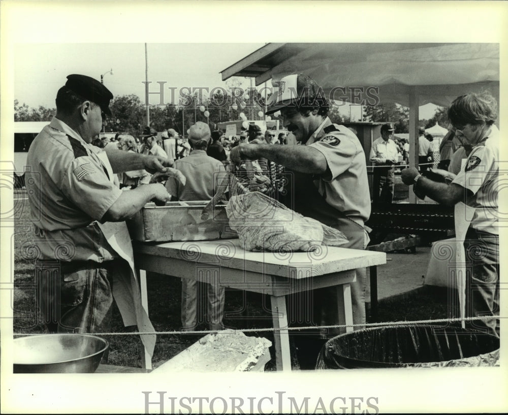 1984 Press Photo Crowd at Elberta, Alabama Sausage Festival- Historic Images