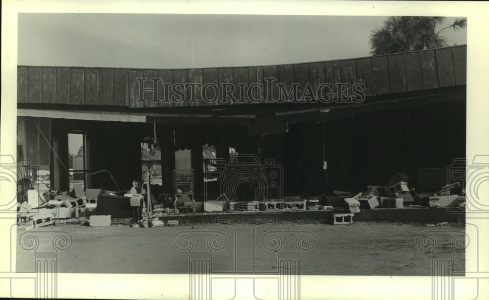 1979 Press Photo Hurricane Frederic damaged shop in Gulf Shores, Alabama - Historic Images