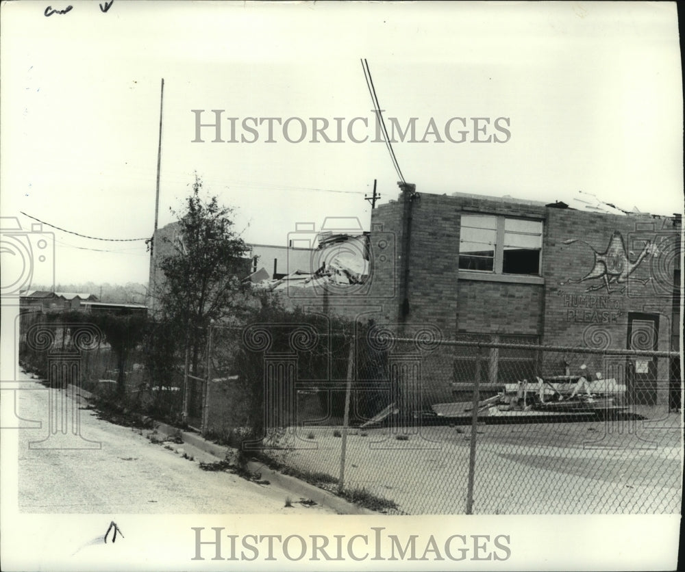 1979 Press Photo Building damaged by a hurricane, Alabama- Historic Images