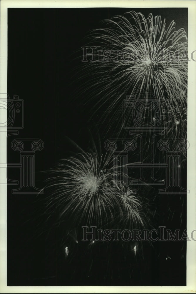 1985 Press Photo Fireworks display, Alabama- Historic Images