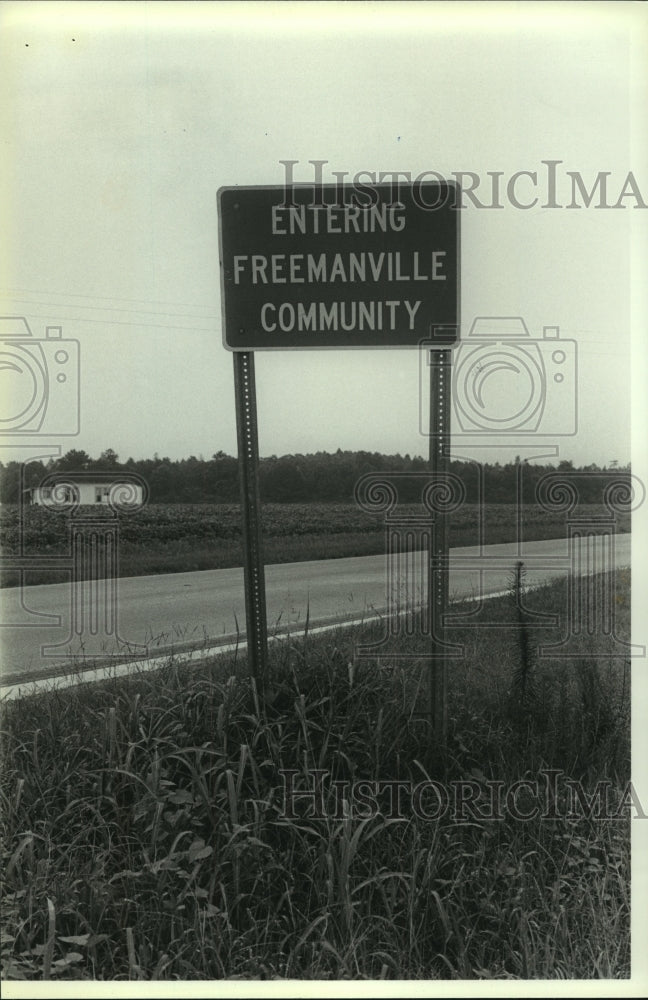 1987 Press Photo Entering Freemanville Community road sign, Alabama - amra07320- Historic Images