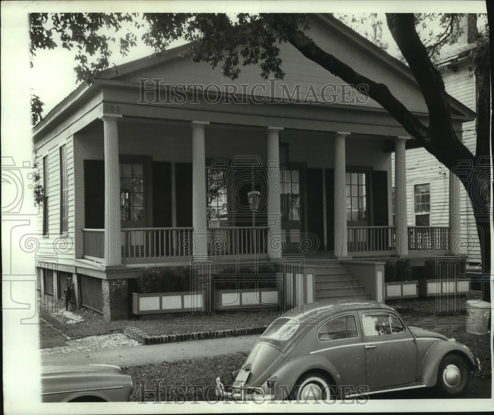 1967 Press Photo Robert Hunter Office Building in DeTonti Square, Mobile