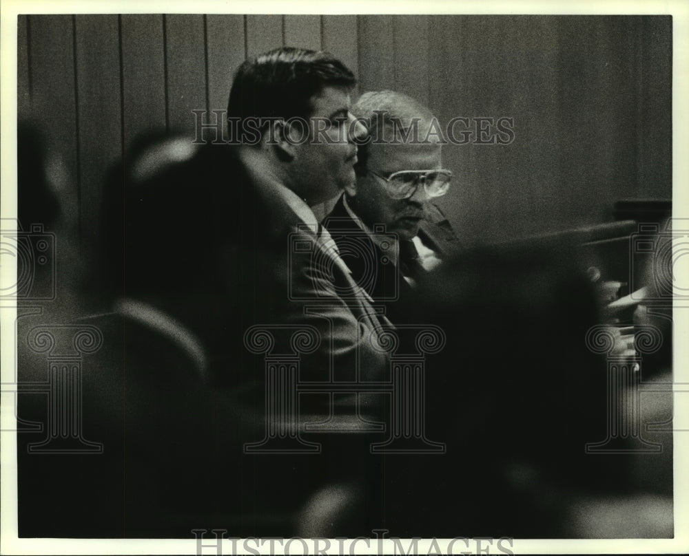 1989 Press Photo Frank Cox and Neal Hanley in Alabama courtroom - Historic Images