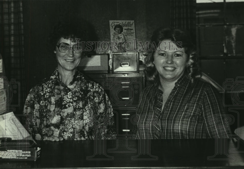 1986 Press Photo Residents of Sweet Water, Alabama- Historic Images