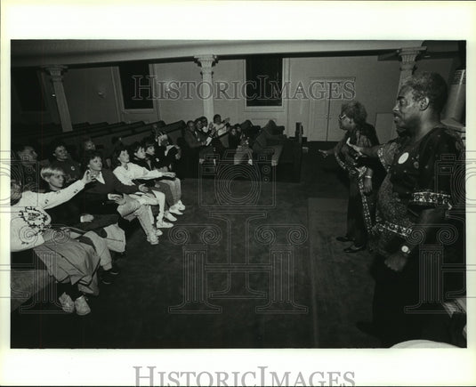 1991 Press Photo Musical Act at First Night Mobile, Alabama - amra08076- Historic Images