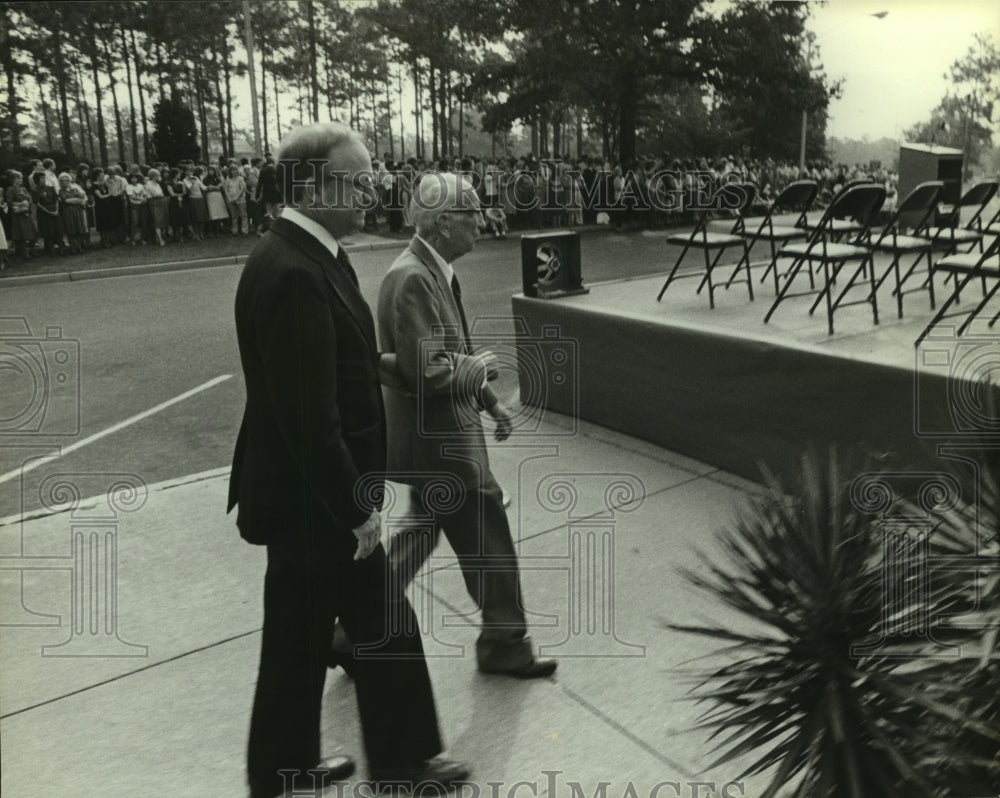 Press Photo Crowd at University of South Alabama ceremony- Historic Images