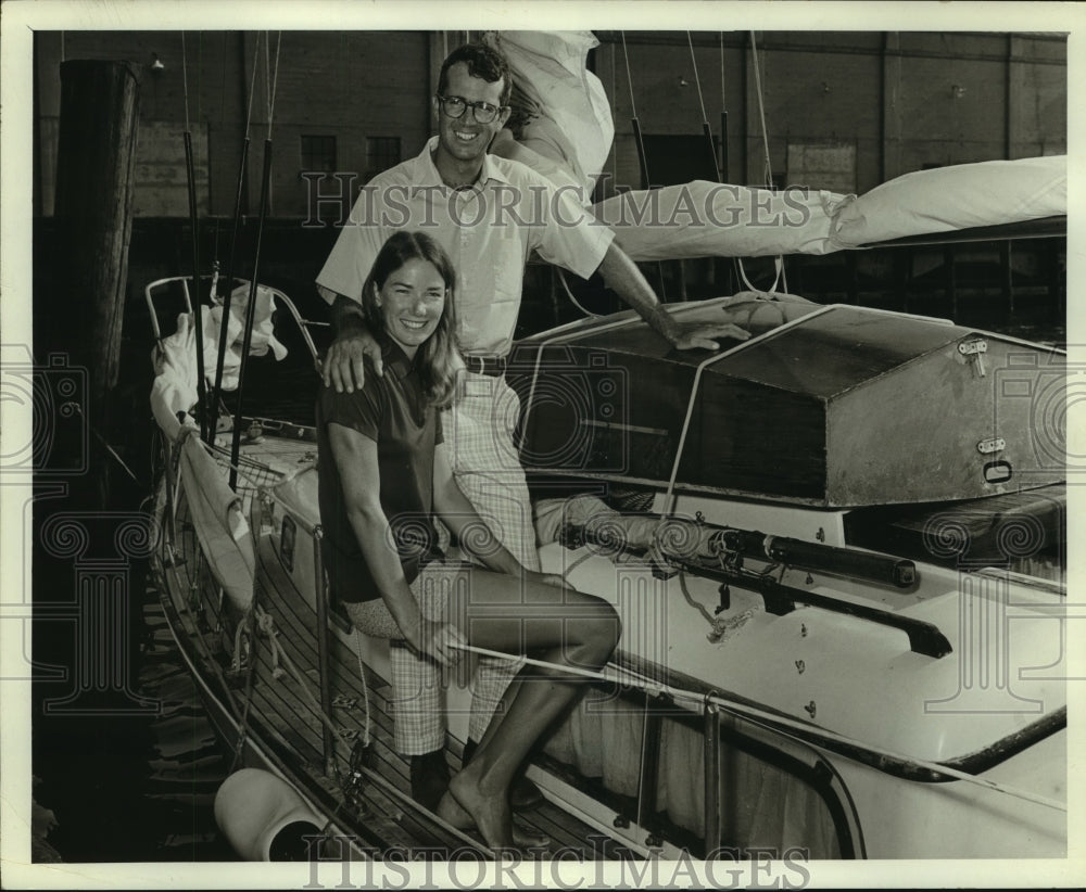 Press Photo John &amp; Rosemary DeShazo onboard a boat, Alabama- Historic Images