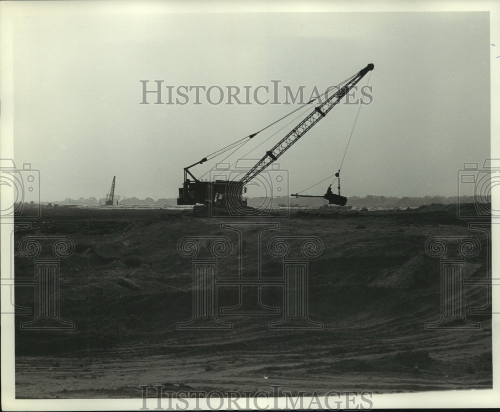 Press Photo Construction crane at Mobile Waterfront, Alabama - Historic Images