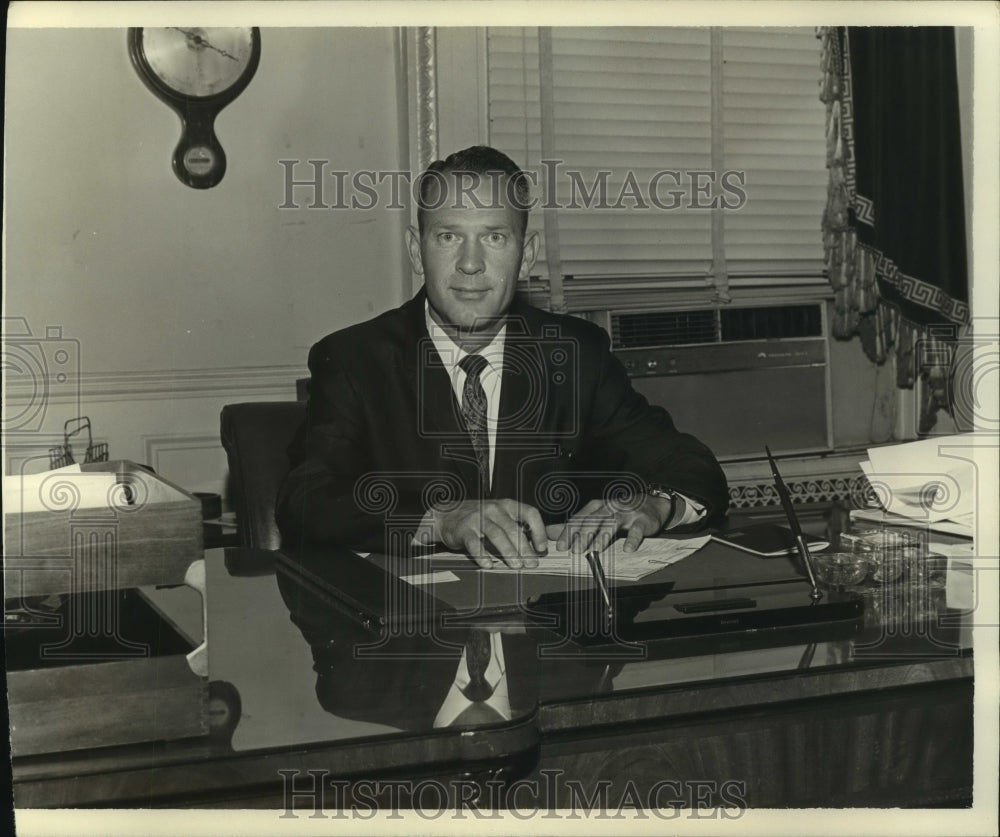 1968 Press Photo C.W. "Butch" Avinger, State Banking Superintendent, Alabama- Historic Images