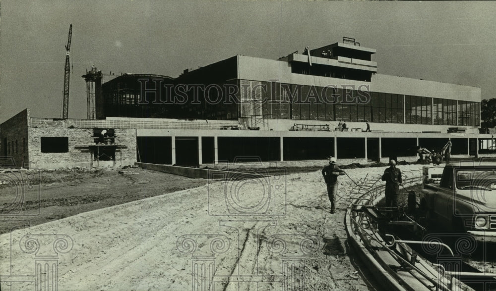 Press Photo Installation of rabbit rail at dog track in Alabama - Historic Images