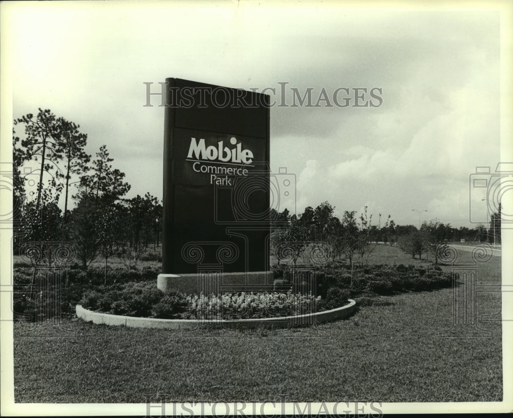 1990 Press Photo Mobile Commerce Park sign, Alabama - amra08628- Historic Images