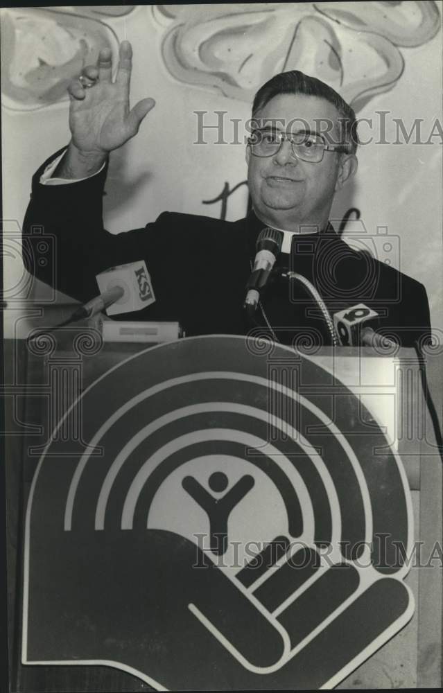 1985 Press Photo Reverend Oscar Lipscomb speaking, Alabama - Historic Images