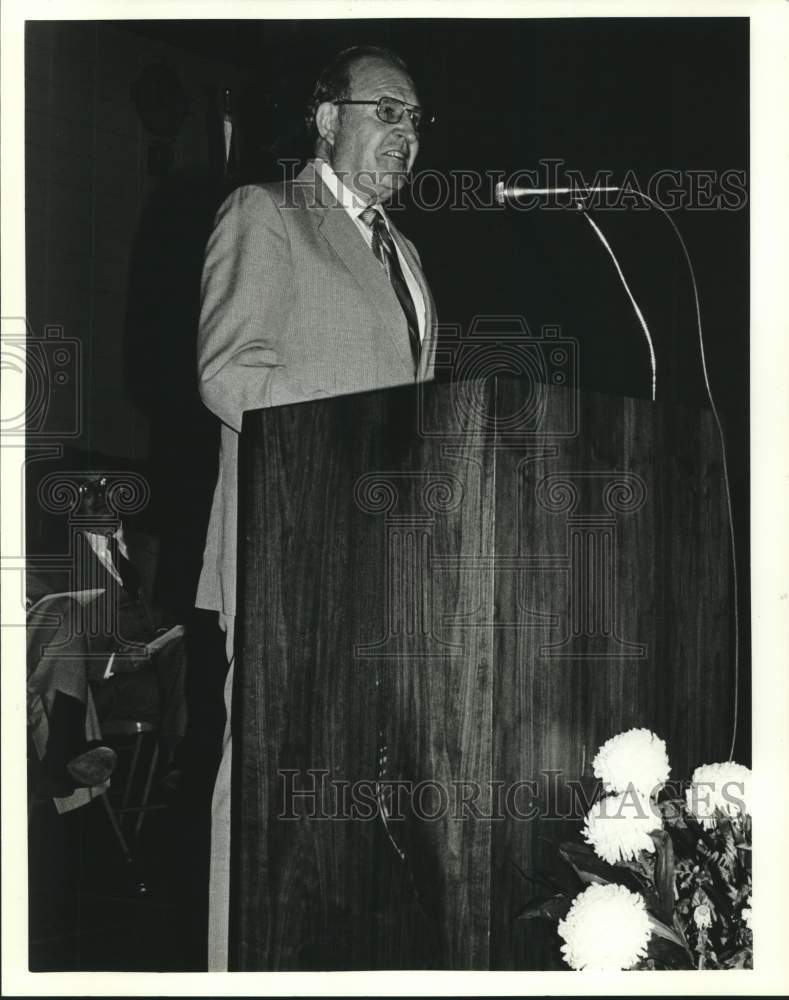 1982 Press Photo Dr. William Weaver speaking at new seminary, Alabama- Historic Images