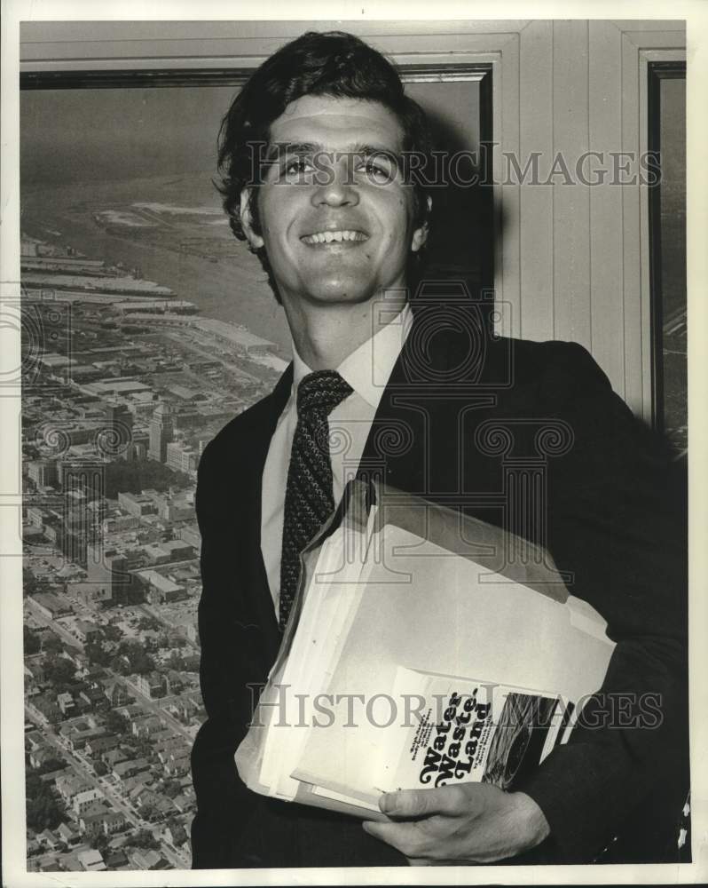 1972 Press Photo David Zwick, Co-Author of the &quot;Water Waste-Land&quot;- Historic Images