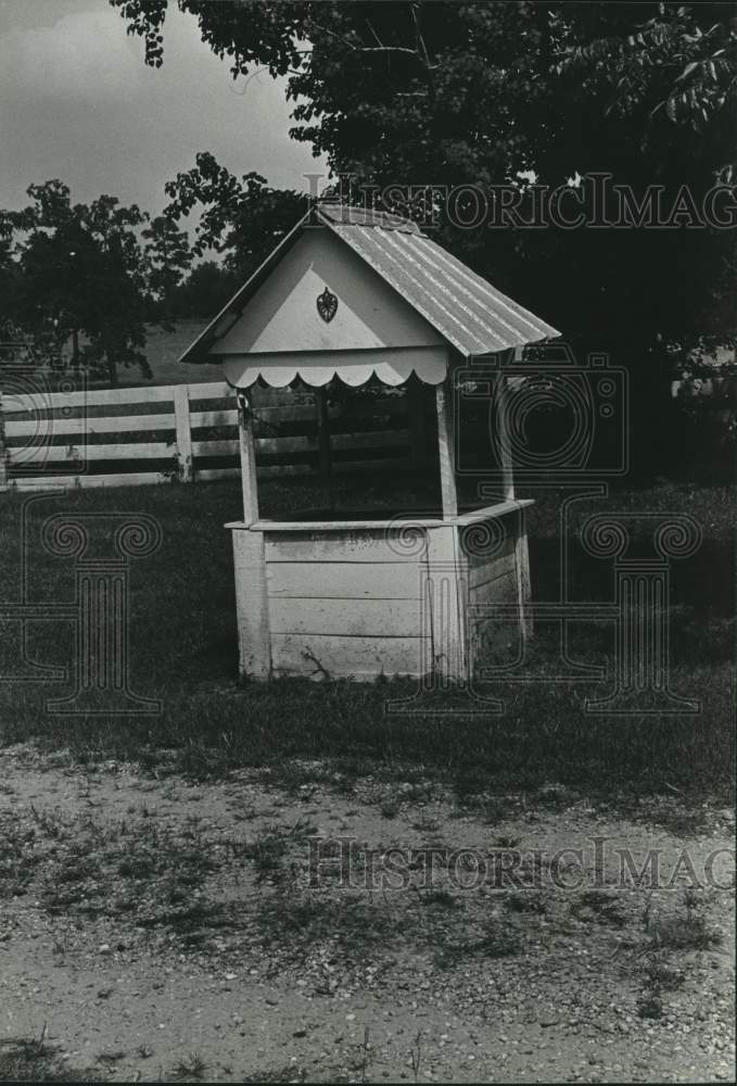 1987 Press Photo A covered well house, Jay Villa, Alabama- Historic Images