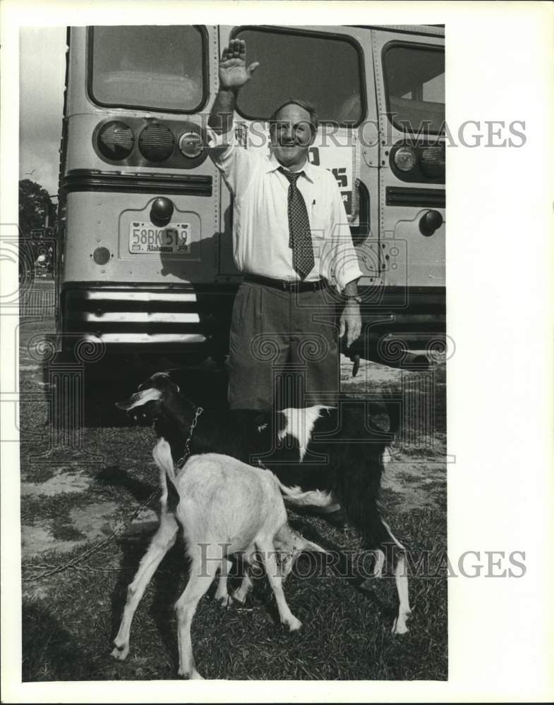 1990 Press Photo Feb James posing by a school bus &amp; goats, Alabama- Historic Images