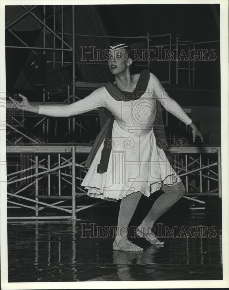 1990 Press Photo Contemporary Dancer From Rhode Island - amra09055- Historic Images