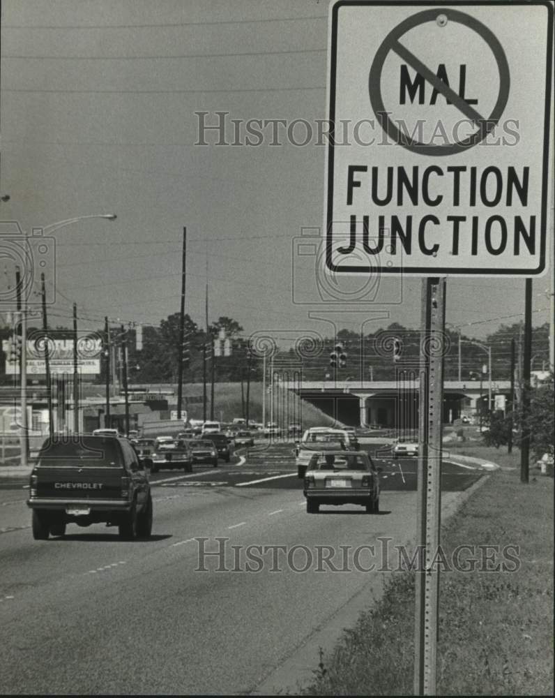 1984 Press Photo Street sign on Pleasant Valley Street, Cottage Hills, Alabama- Historic Images