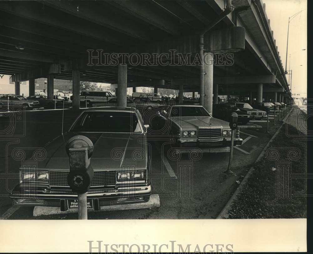 1983 Press Photo Under The Interstate Parking, Birmingham, Alabama- Historic Images