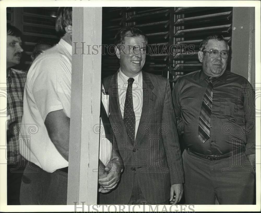 1986 Press Photo Bill Baxley With Supporters, _x0010_Alabama - amra09668- Historic Images