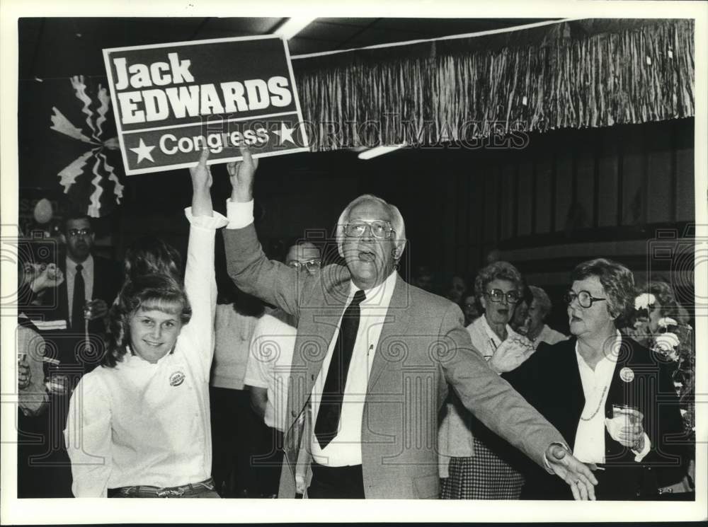 1982 Press Photo Jack Edwards campaigning for Congress, Mobile, Alabama- Historic Images