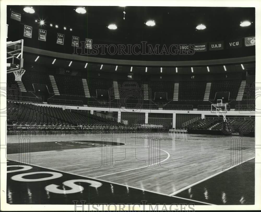 Press Photo Basketall court at Mobile Civic Center in Alabama - amra09789- Historic Images