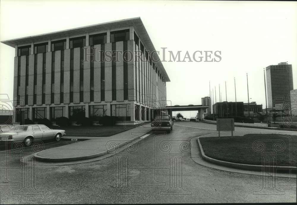 1988 Press Photo Side View of International Trade Center in Mobile, Alabama- Historic Images