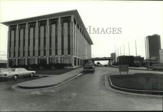 1988 Press Photo Side View of International Trade Center in Mobile, Alabama- Historic Images