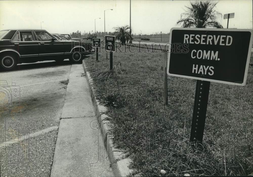 1984 Press Photo City Commissioner Hays Reserved Airport Parking Sign, Alabama- Historic Images