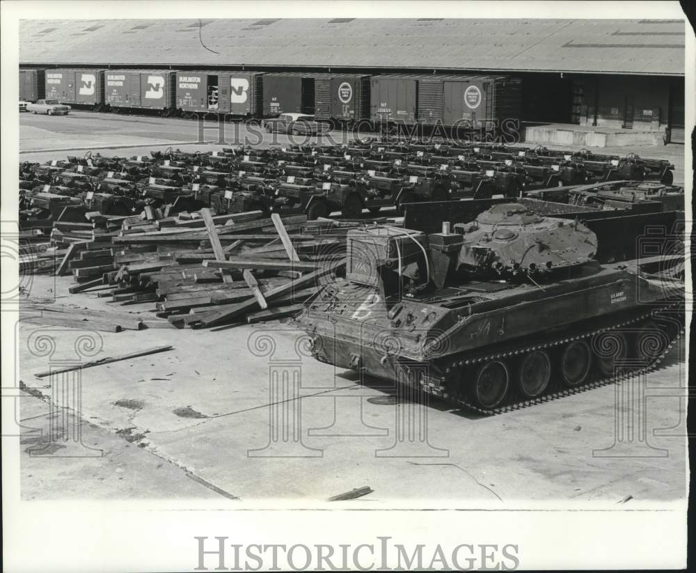 1972 Press Photo Military tank &amp; supplies at Containerport lot, Alabama- Historic Images