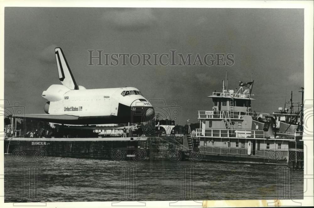 1984 Press Photo Space Shuttle Enterprise being transported on a barge, Alabama- Historic Images