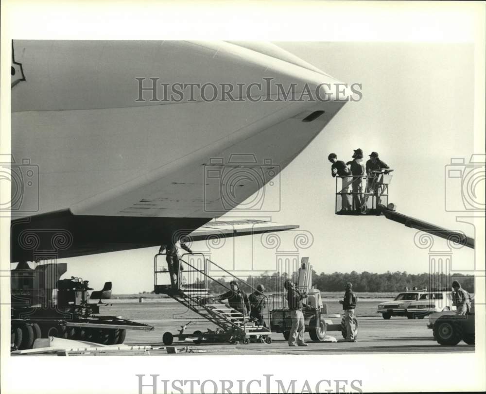 1984 Press Photo Space Shuttle Enterprise being prepared for transport, Alabama- Historic Images