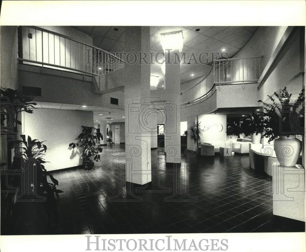 1980 Press Photo Interior view of the Sheraton Inn Hotel, Mobile, Alabama- Historic Images