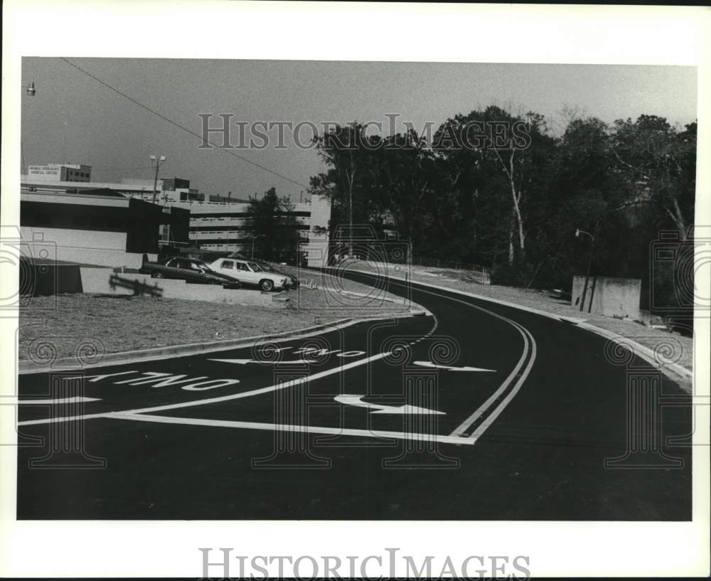 1989 Press Photo Mobile Infirmary Hospital street entrance, Alabama- Historic Images