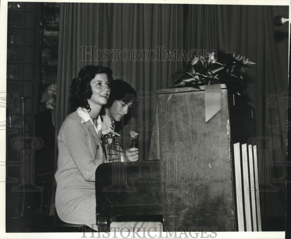 1975 Press Photo Diane Eddins playing the piano, Alabama - amra10633- Historic Images
