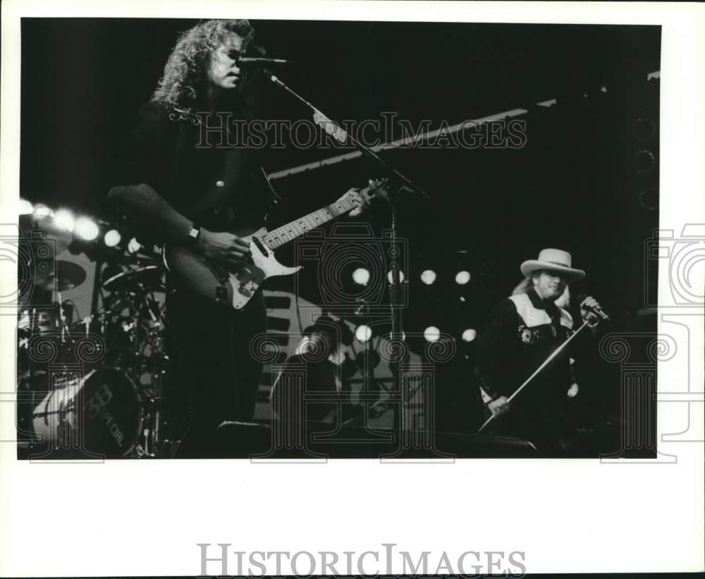 1991 Press Photo Band performs at Gulf Fair in Alabama - amra10679- Historic Images