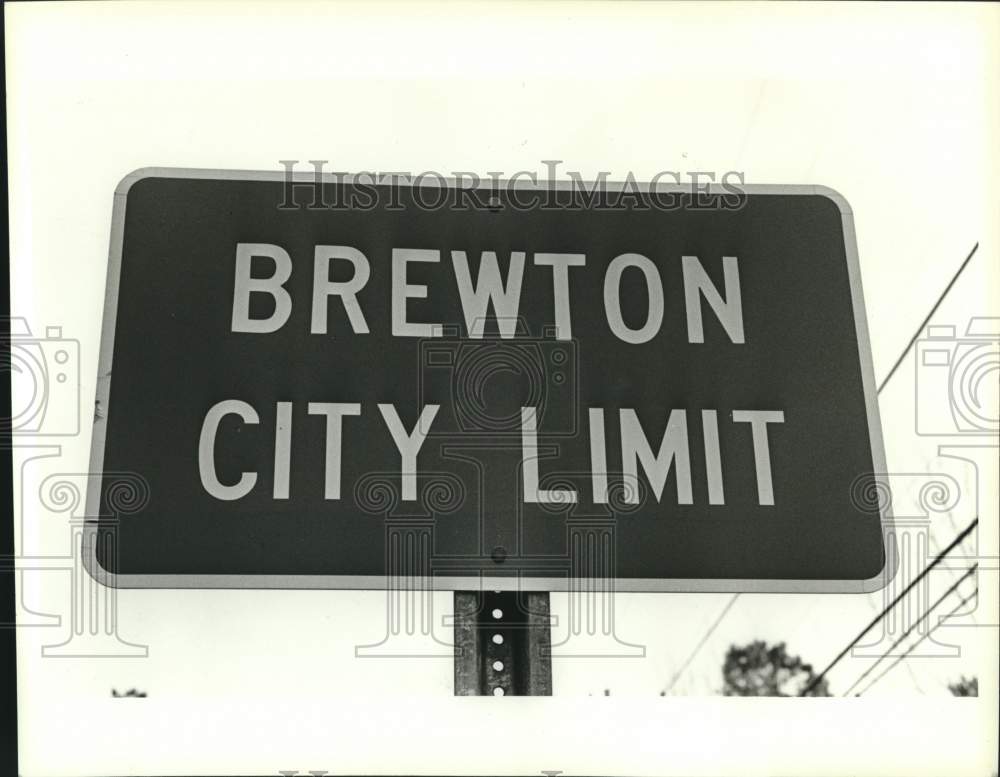 1989 Press Photo Brewton City Limit Sign in Escambia County, Alabama- Historic Images