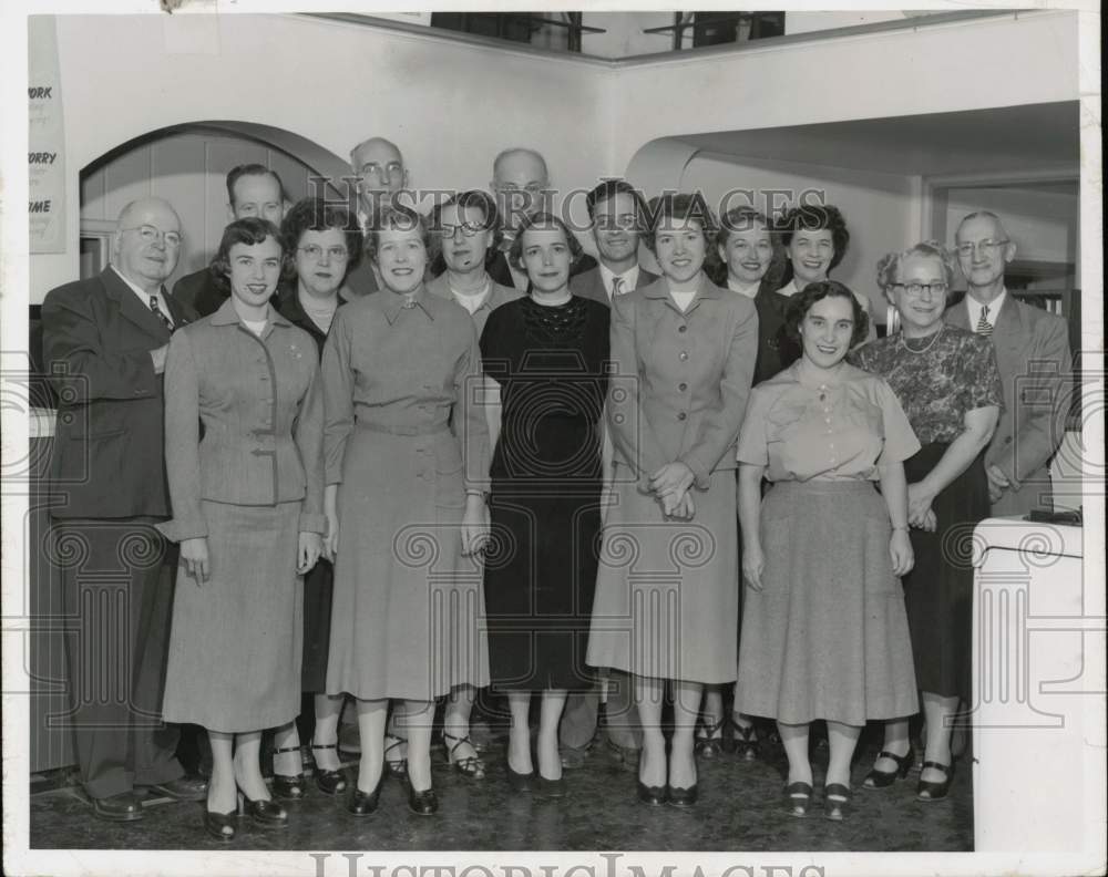 1953 Press Photo Women and Men pose for Portrait - ata06189