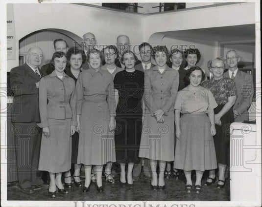 1953 Press Photo Women and Men pose for Portrait - ata06189
